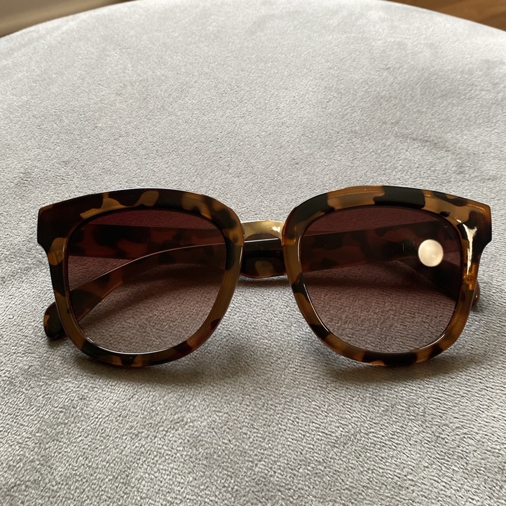 Sunglasses bundle! - Picture 4 of 5